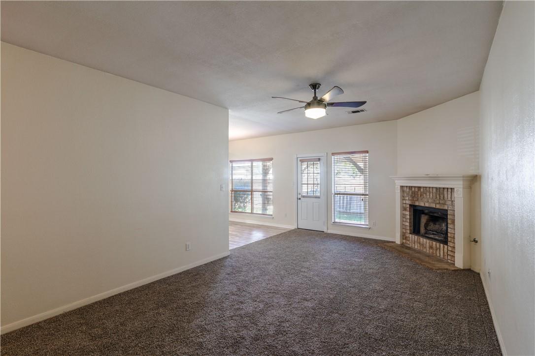105 Bluejay Cv, Hutto, TX 78634