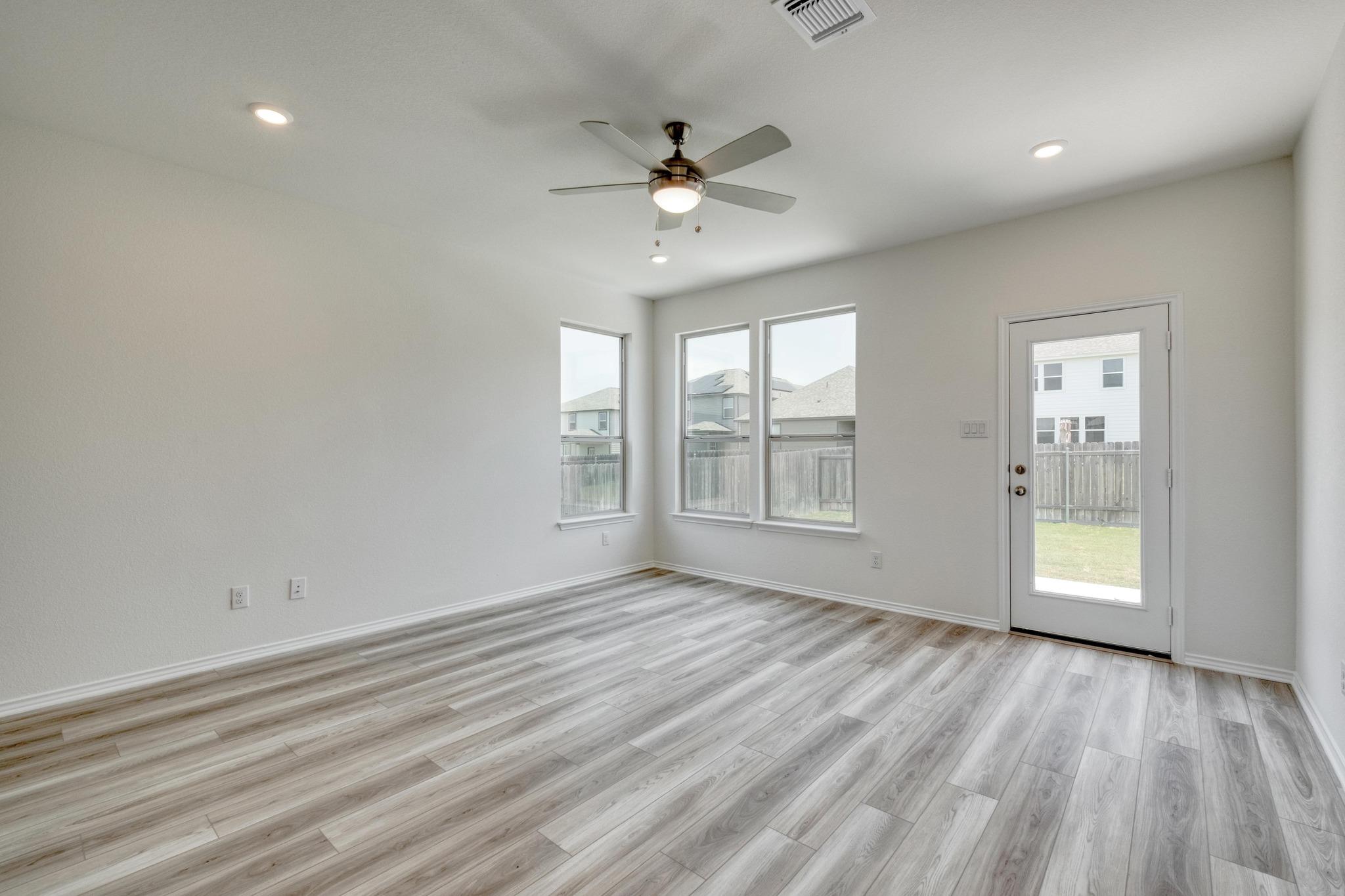 910 Yellow Ribbon Cv, Jarrell, TX 76537