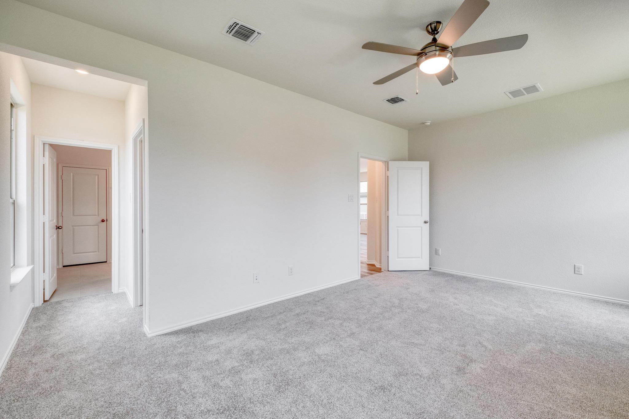 910 Yellow Ribbon Cv, Jarrell, TX 76537