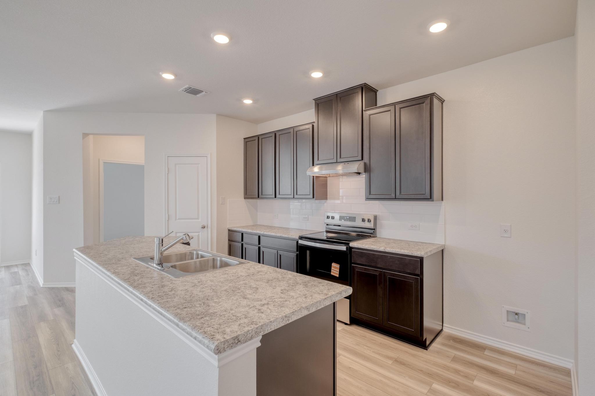 910 Yellow Ribbon Cv, Jarrell, TX 76537
