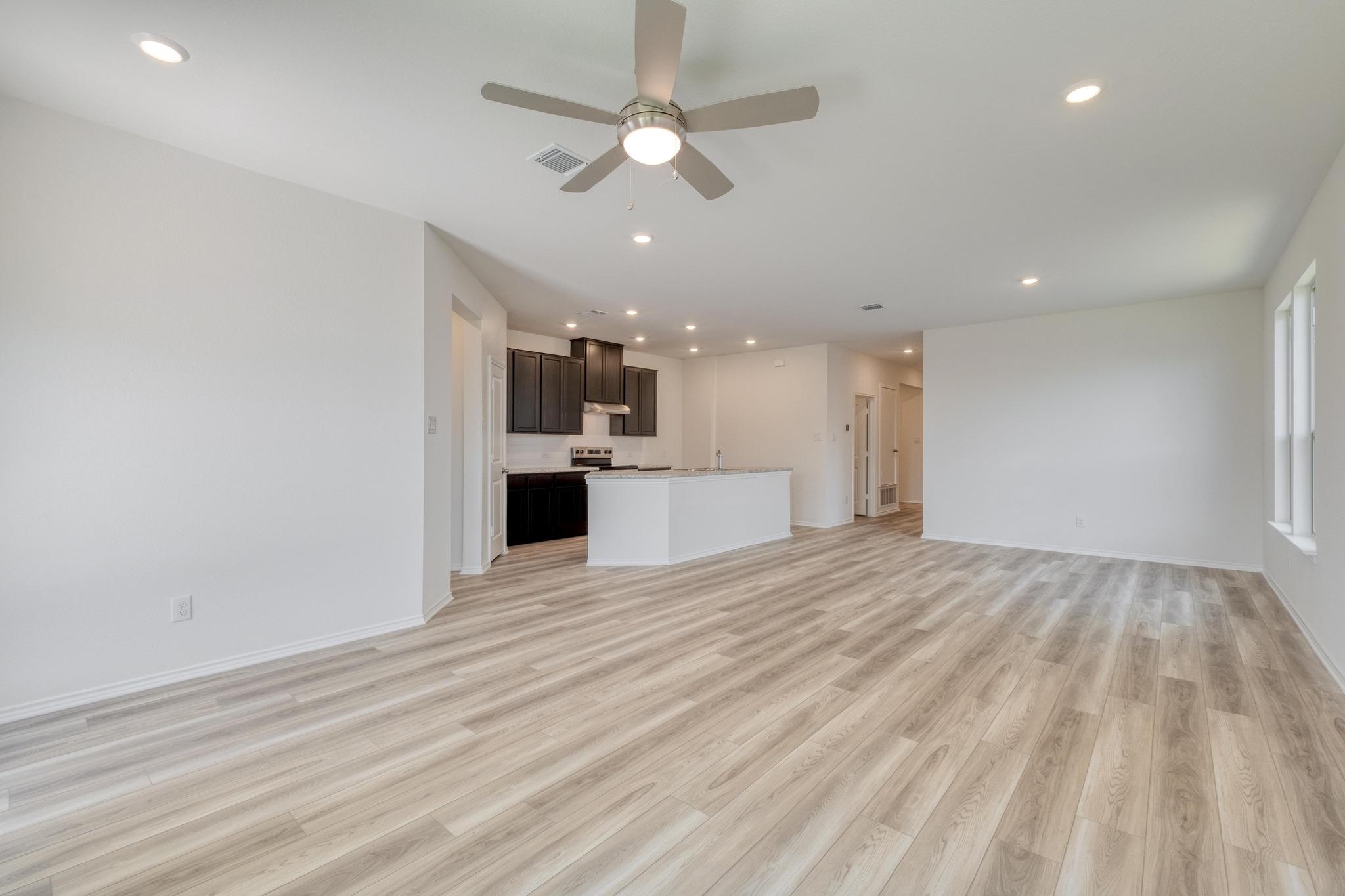 910 Yellow Ribbon Cv, Jarrell, TX 76537