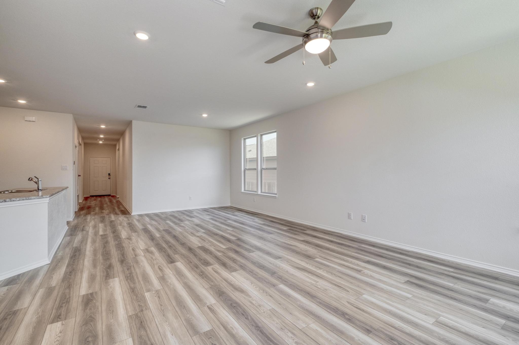 910 Yellow Ribbon Cv, Jarrell, TX 76537