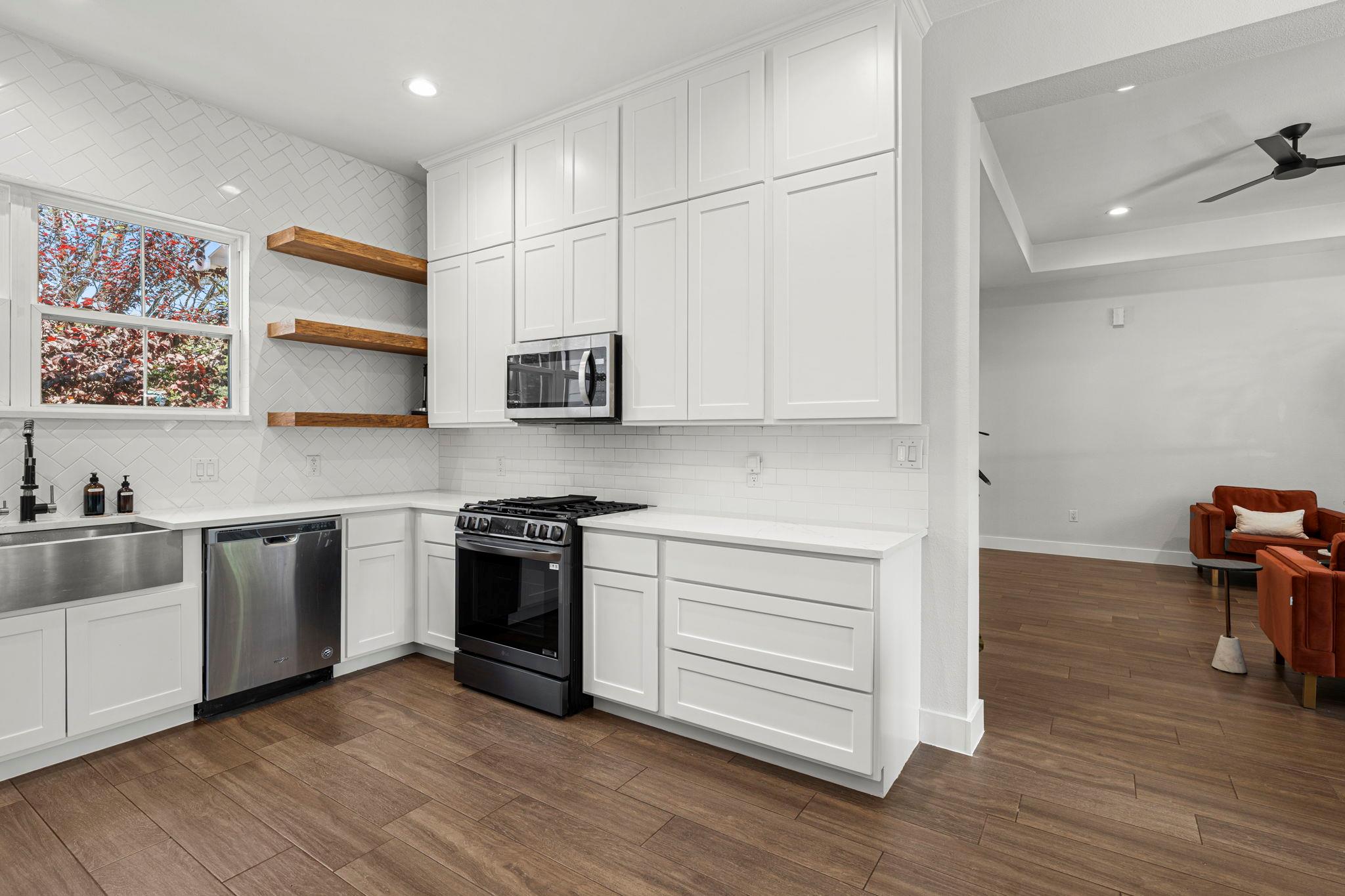 4 LaToya Trl, Wimberley, TX 78676