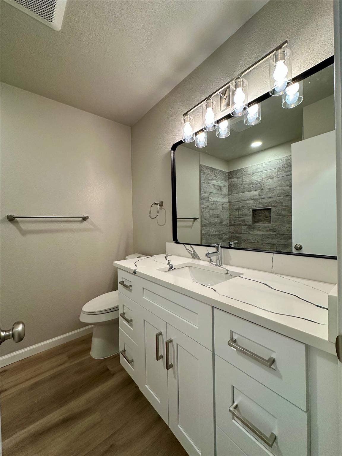 202 Dahlberg Blvd # 10, Taylor, TX 76574