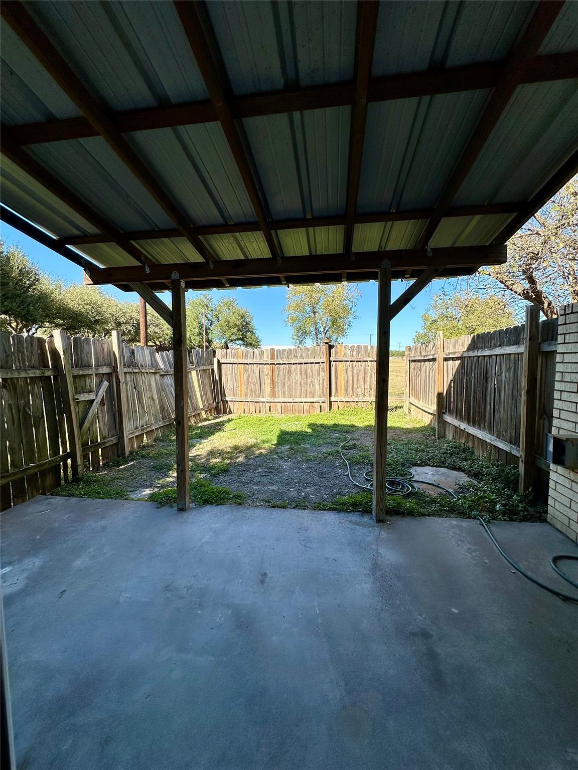 202 Dahlberg Blvd # 10, Taylor, TX 76574