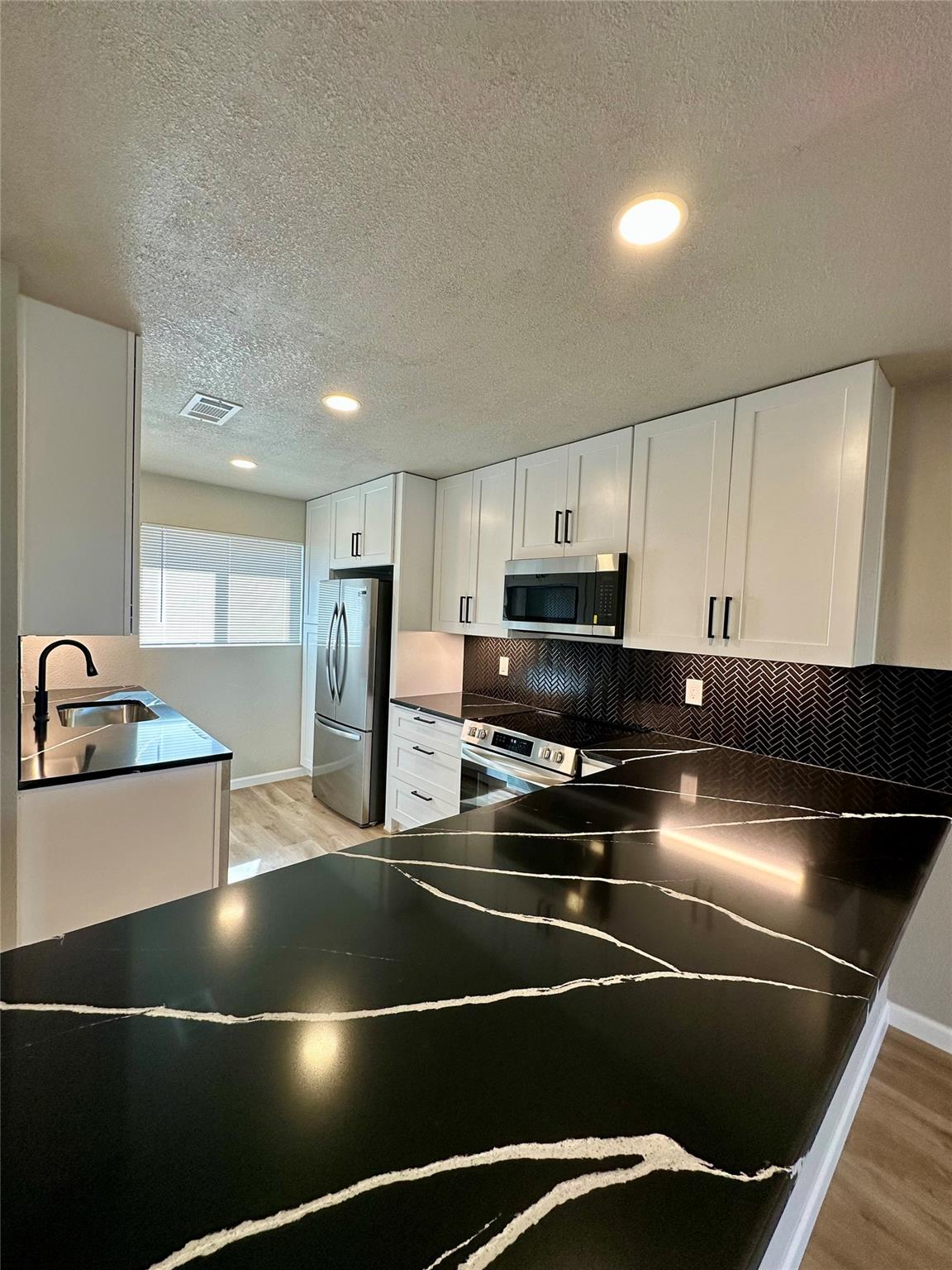 202 Dahlberg Blvd # 10, Taylor, TX 76574