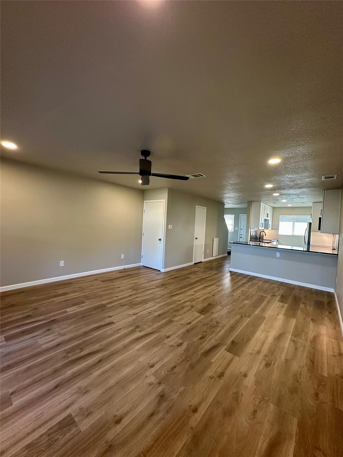 202 Dahlberg Blvd # 10, Taylor, TX 76574