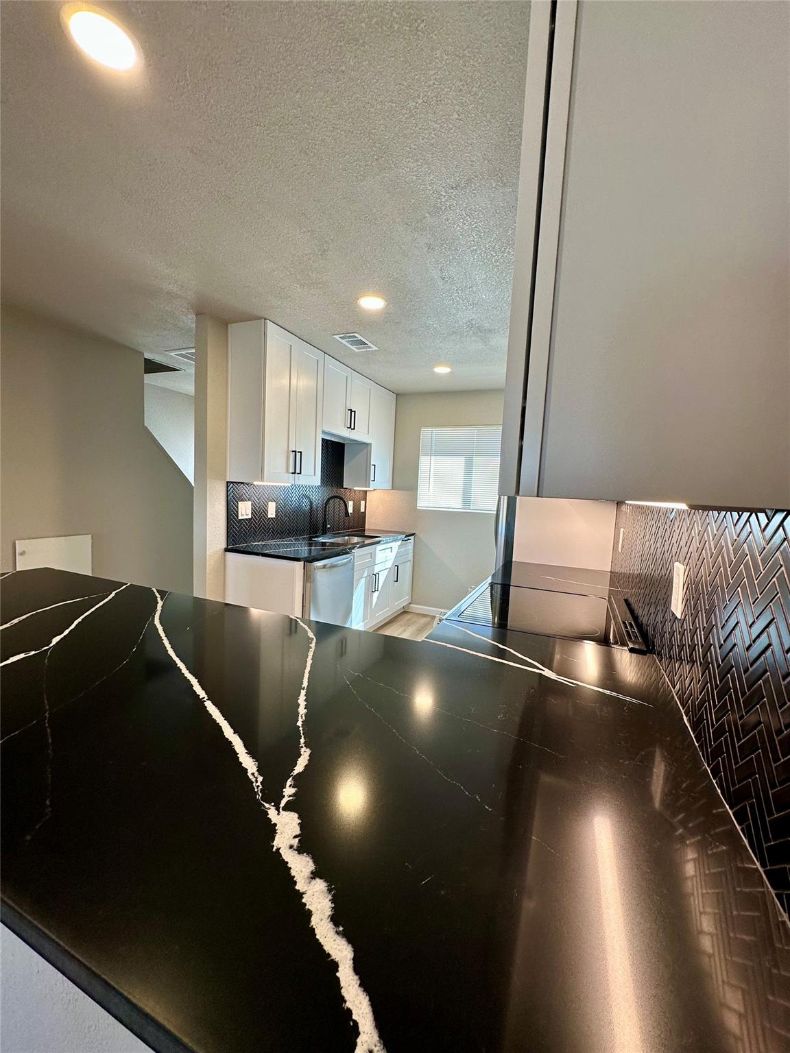 202 Dahlberg Blvd # 10, Taylor, TX 76574