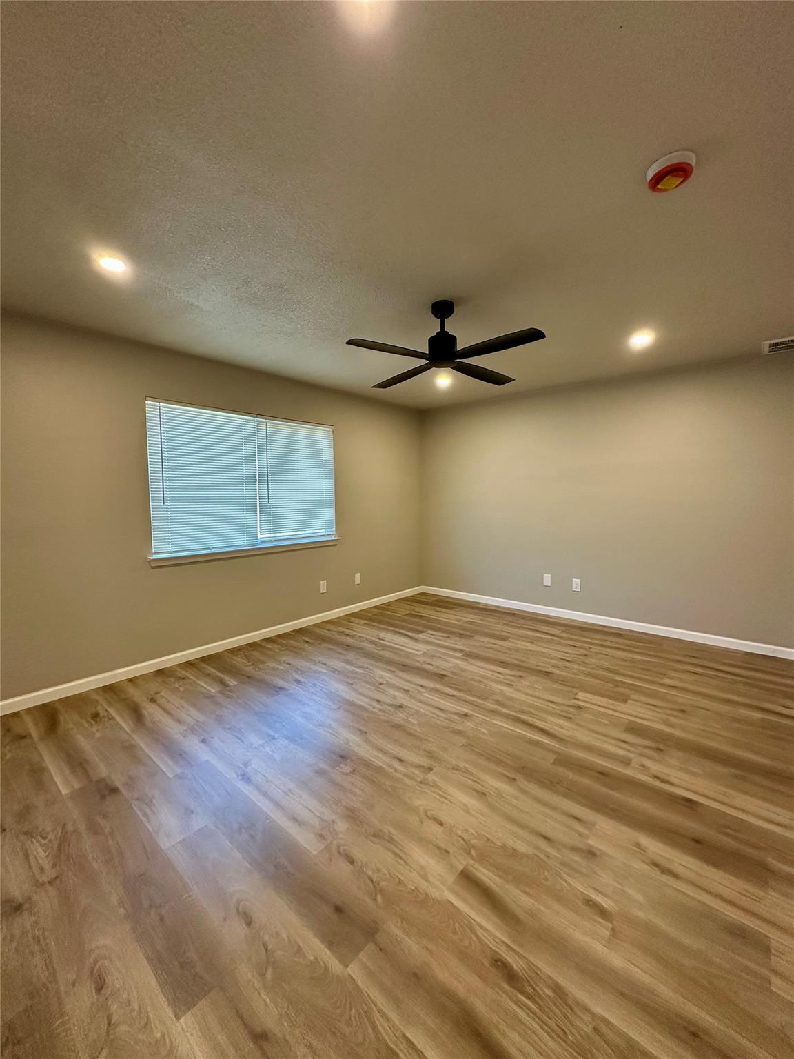 202 Dahlberg Blvd # 10, Taylor, TX 76574