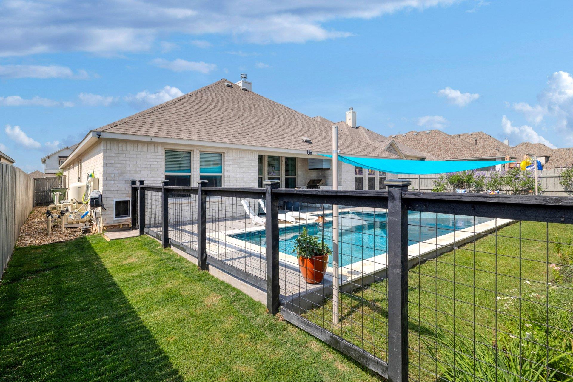 132 Lockhart Dr, Liberty Hill, TX 78642