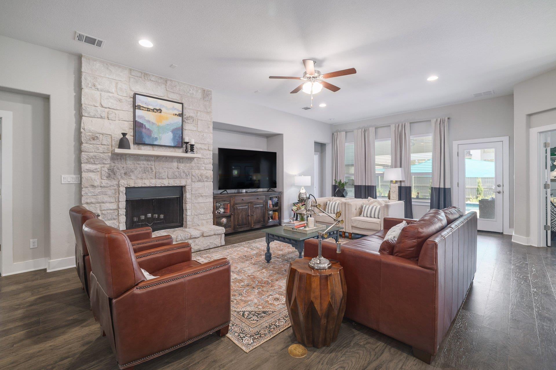 132 Lockhart Dr, Liberty Hill, TX 78642