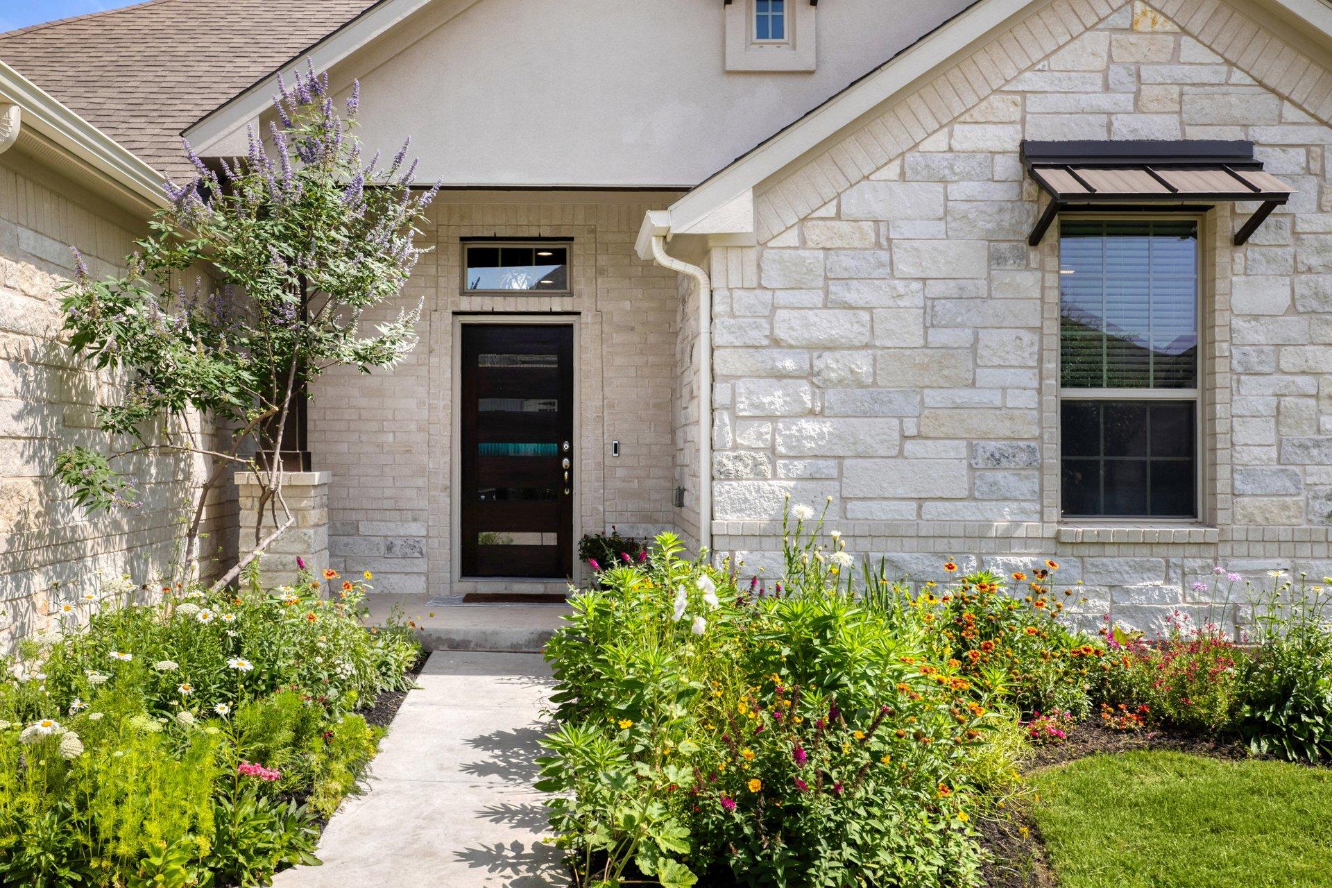 132 Lockhart Dr, Liberty Hill, TX 78642