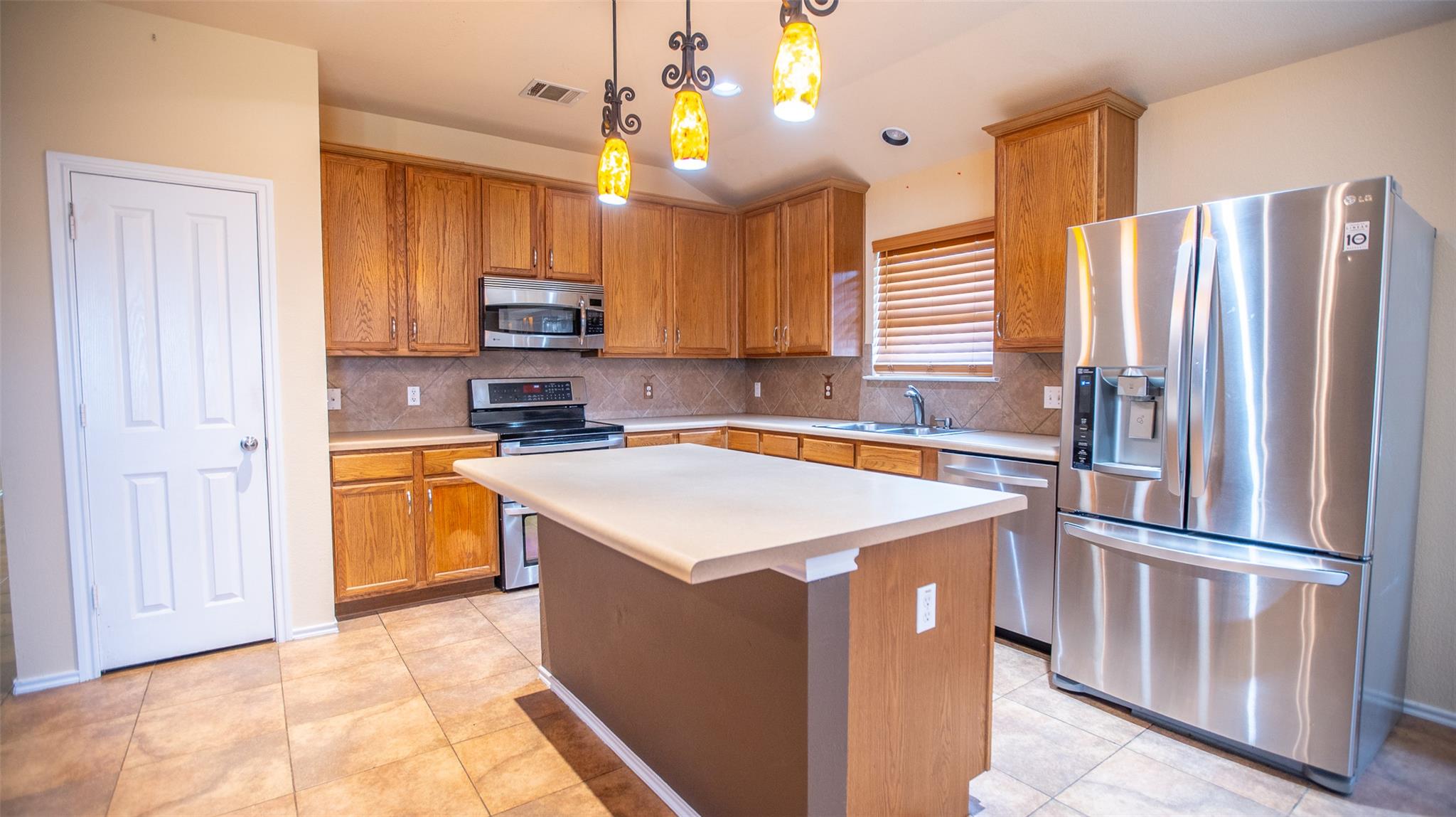 712 Timothy John Dr, Pflugerville, TX 78660