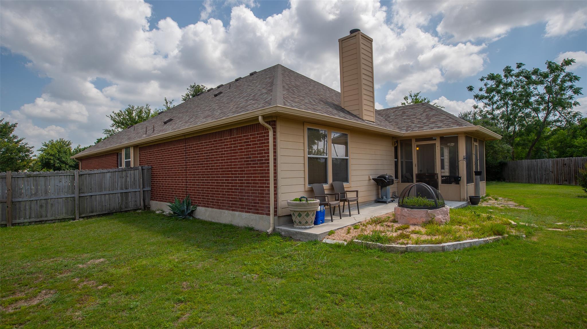 712 Timothy John Dr, Pflugerville, TX 78660