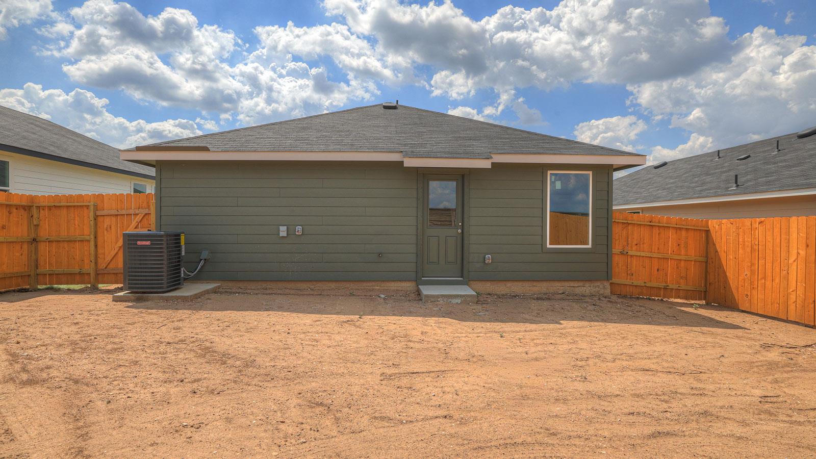 407 WILD GOOSE Dr, Luling, TX 78648