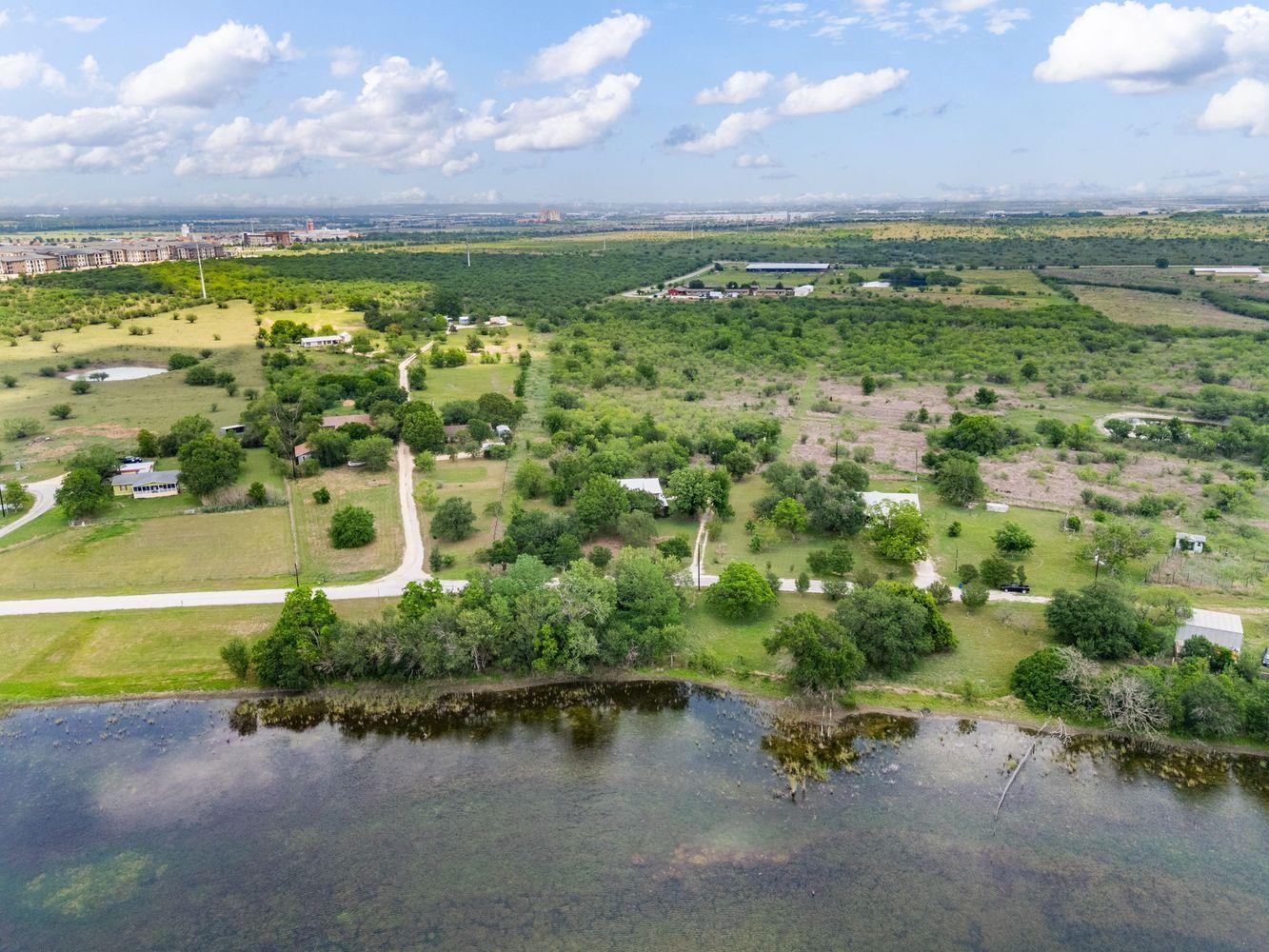 907 Horace Howard Dr, San Marcos, TX 78666