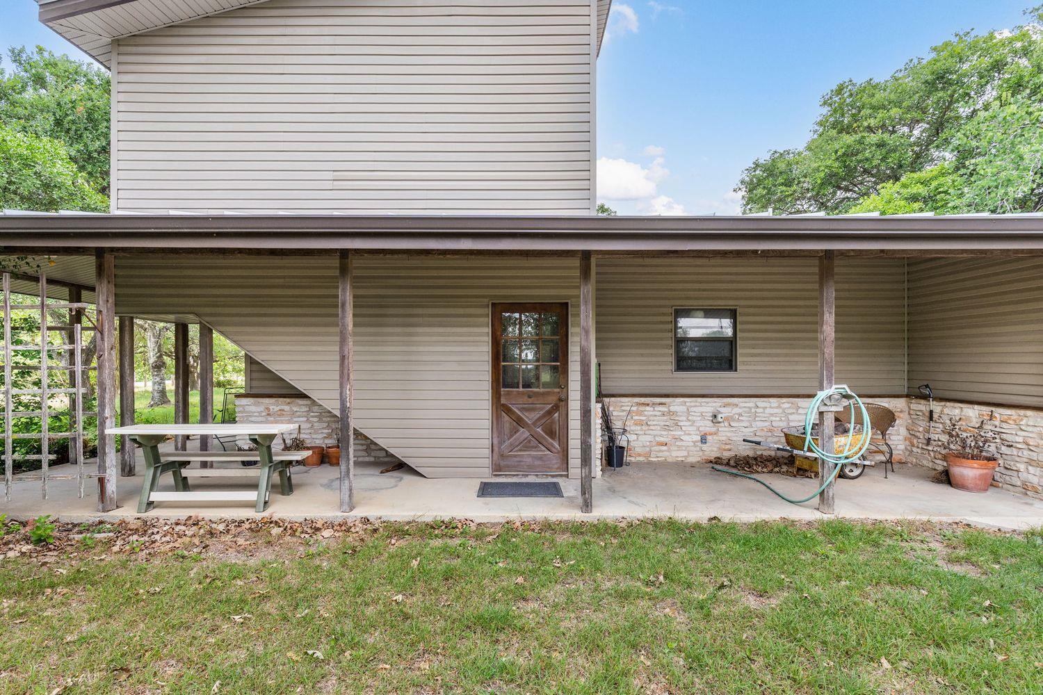 907 Horace Howard Dr, San Marcos, TX 78666