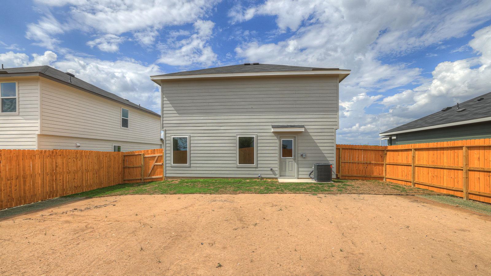 504 WILD GOOSE Dr, Luling, TX 78648