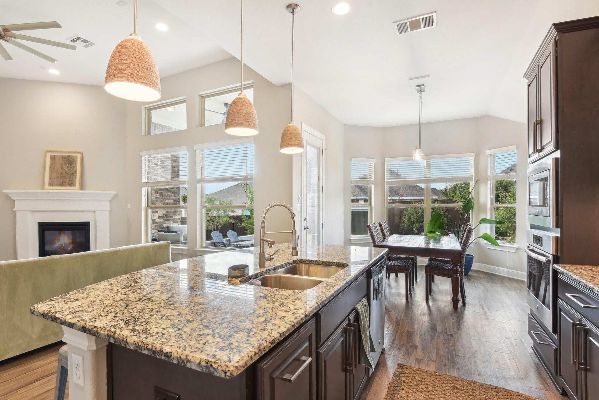 250 N Sage Holw, Dripping Springs, TX 78620