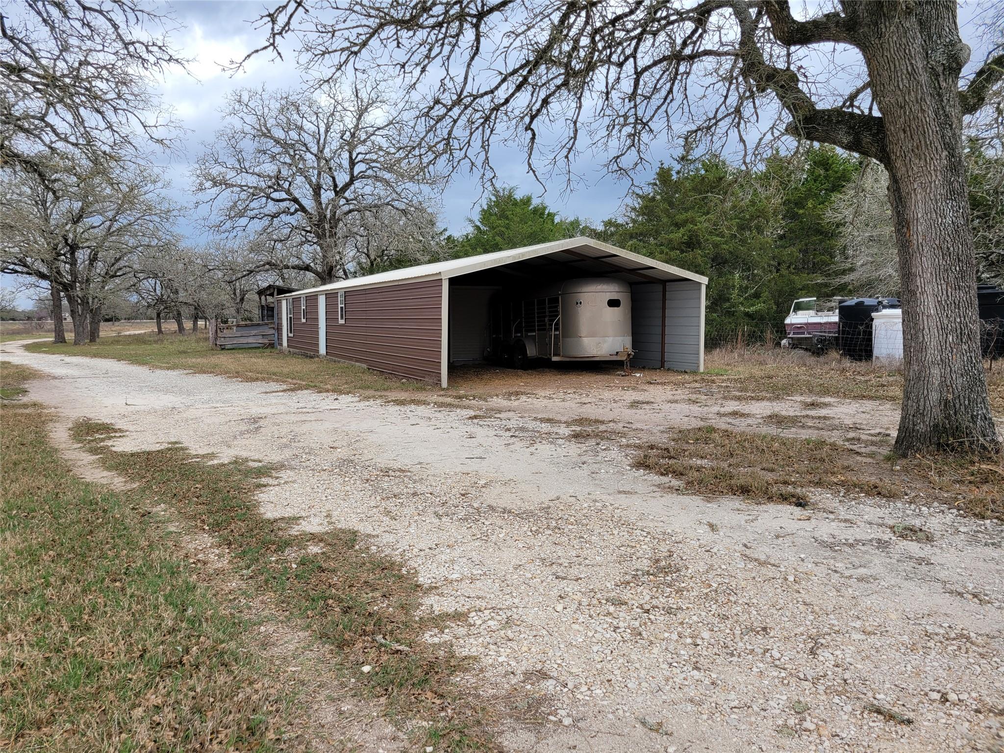 847 Highway 95 S, Smithville, TX 78957