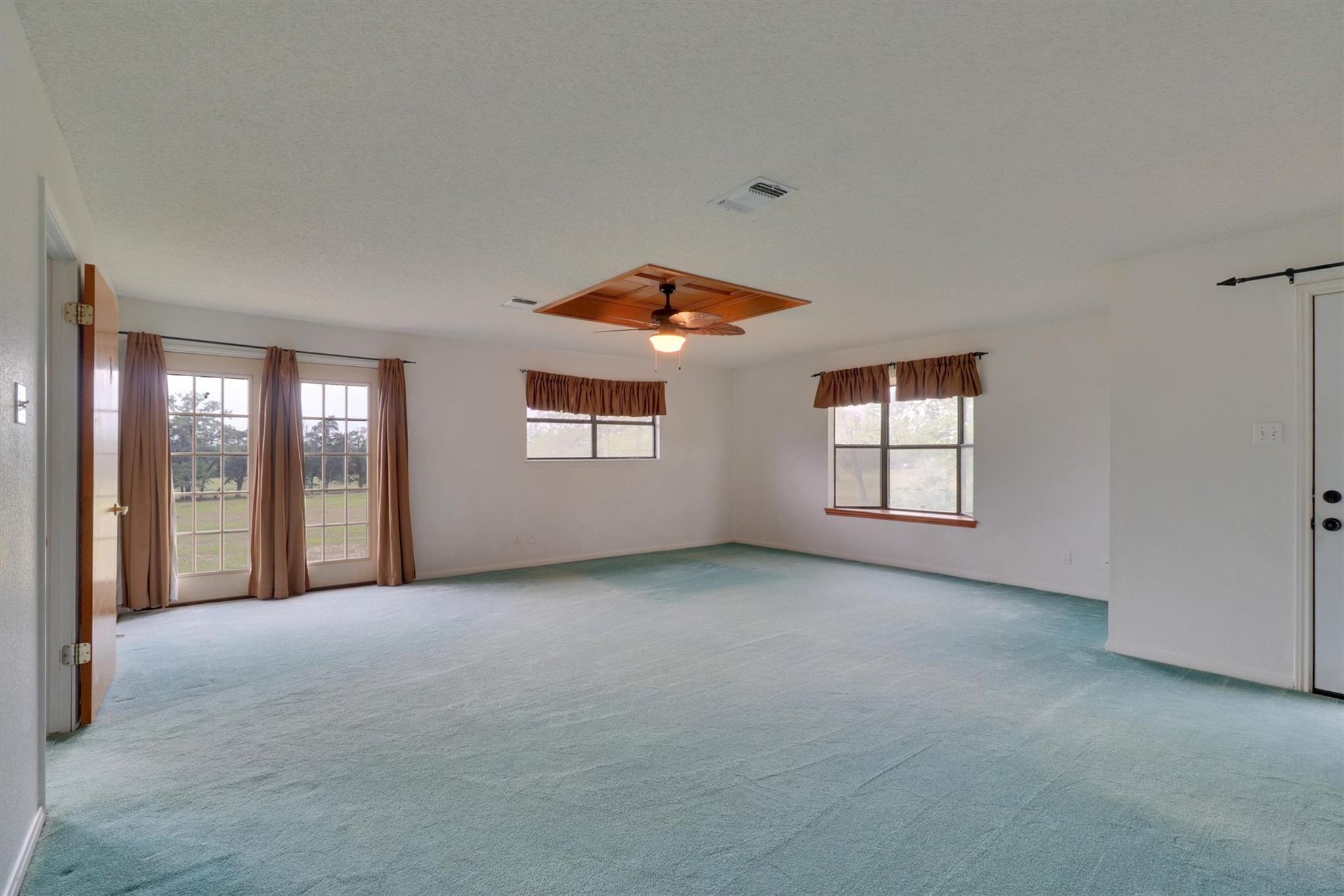 847 Highway 95 S, Smithville, TX 78957