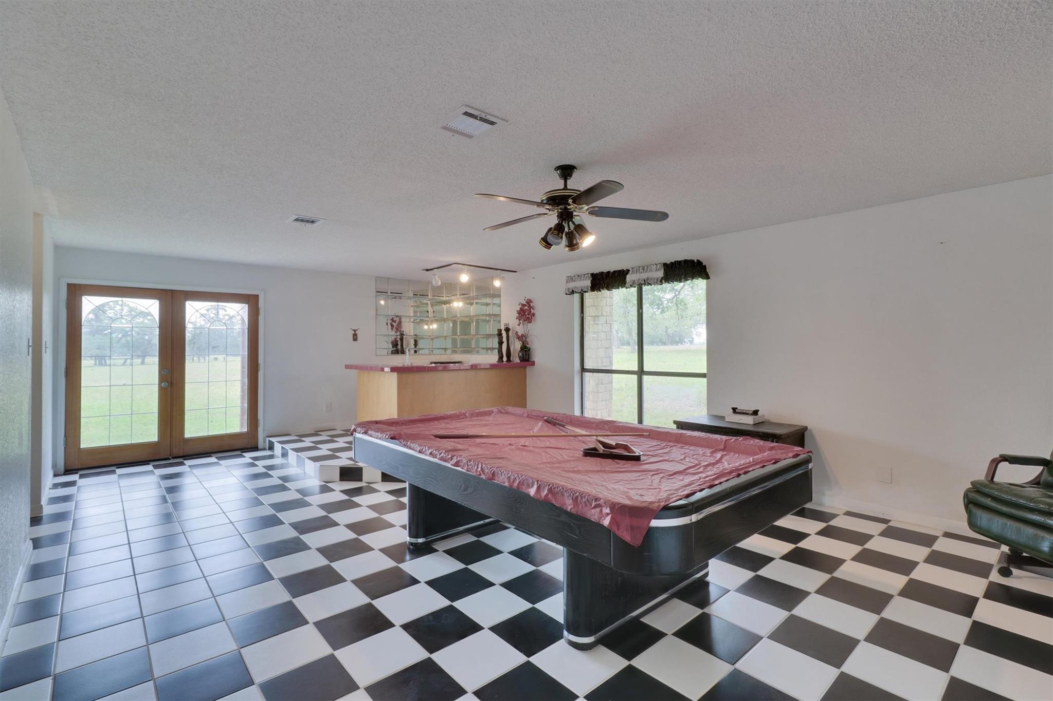 847 Highway 95 S, Smithville, TX 78957