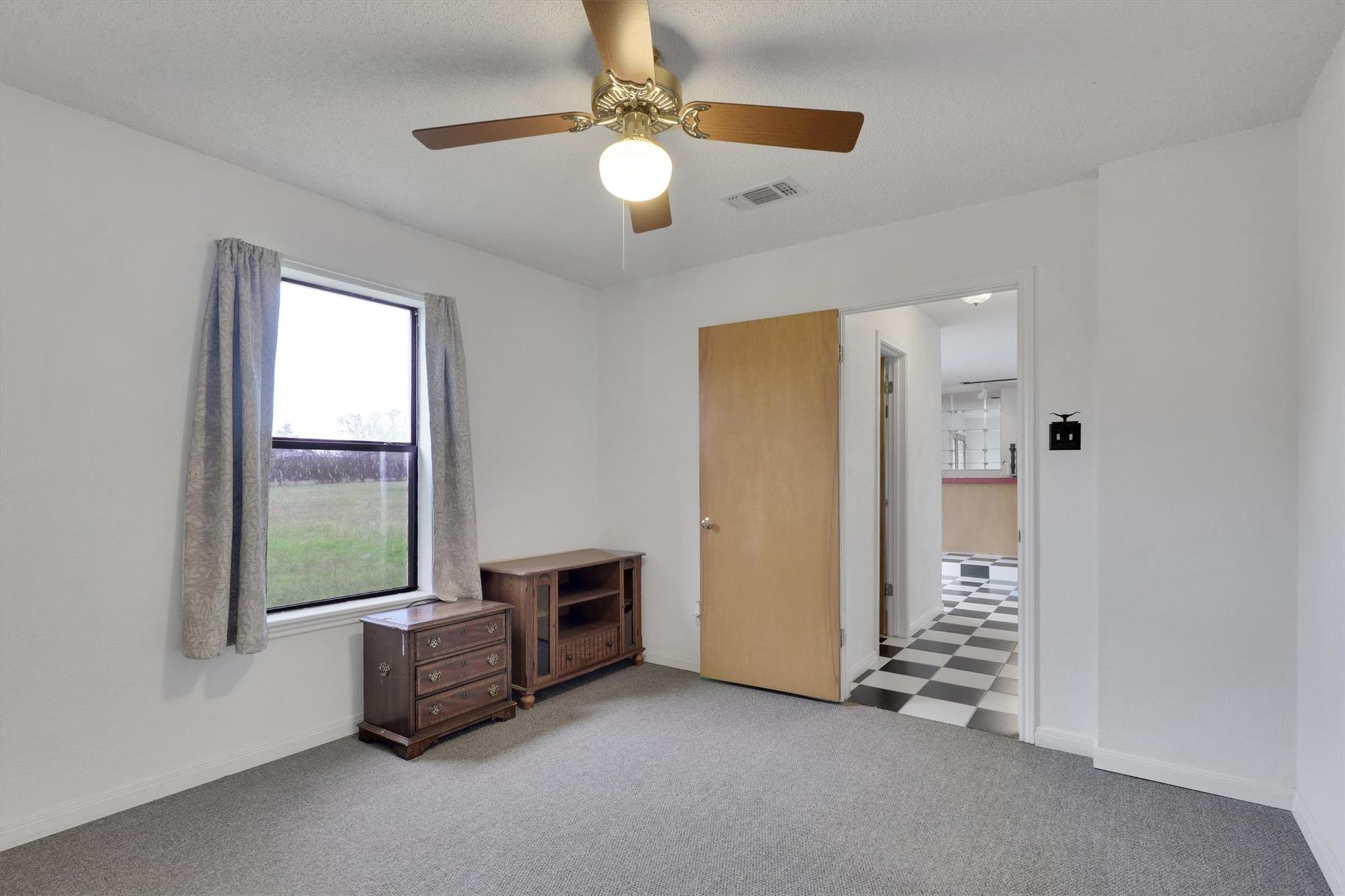 847 Highway 95 S, Smithville, TX 78957