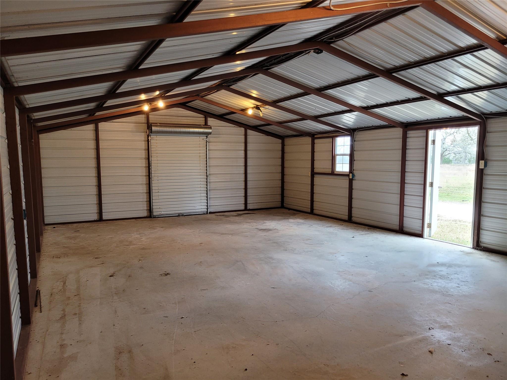 847 Highway 95 S, Smithville, TX 78957