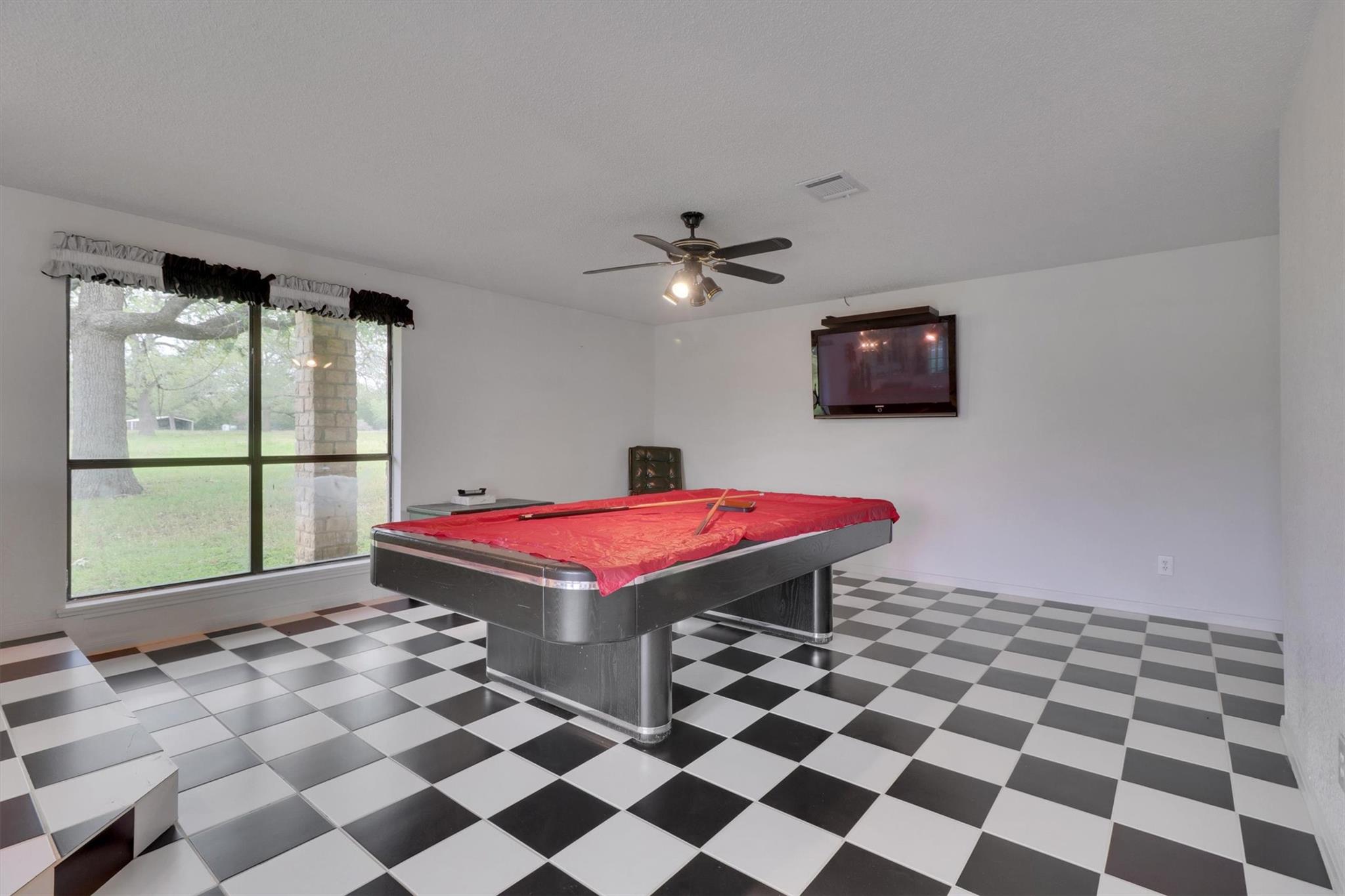 847 Highway 95 S, Smithville, TX 78957