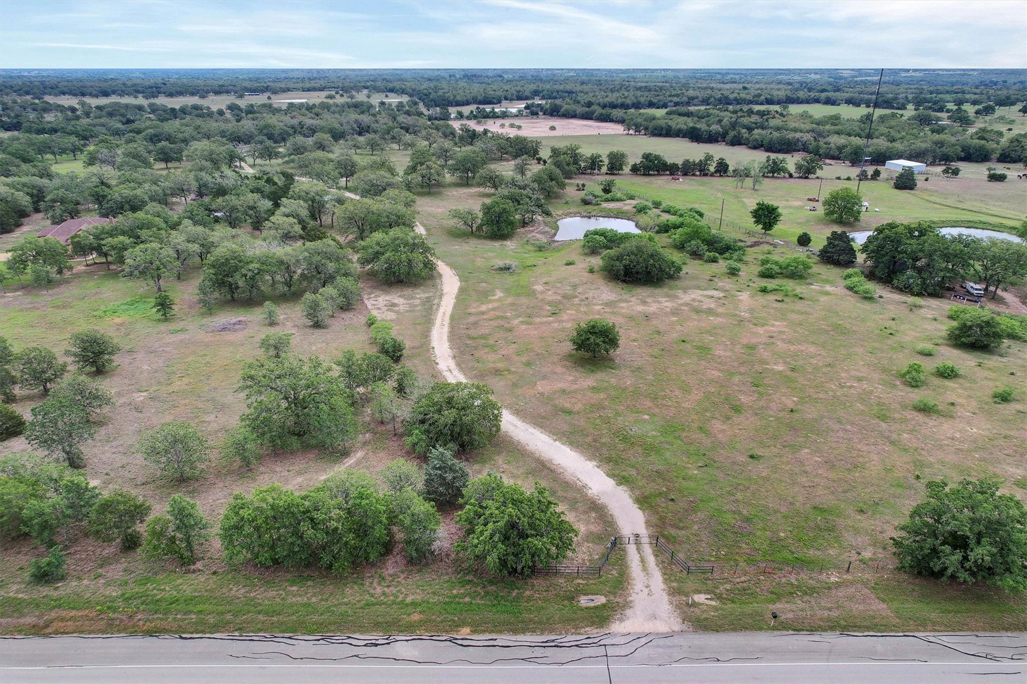 847 Highway 95 S, Smithville, TX 78957