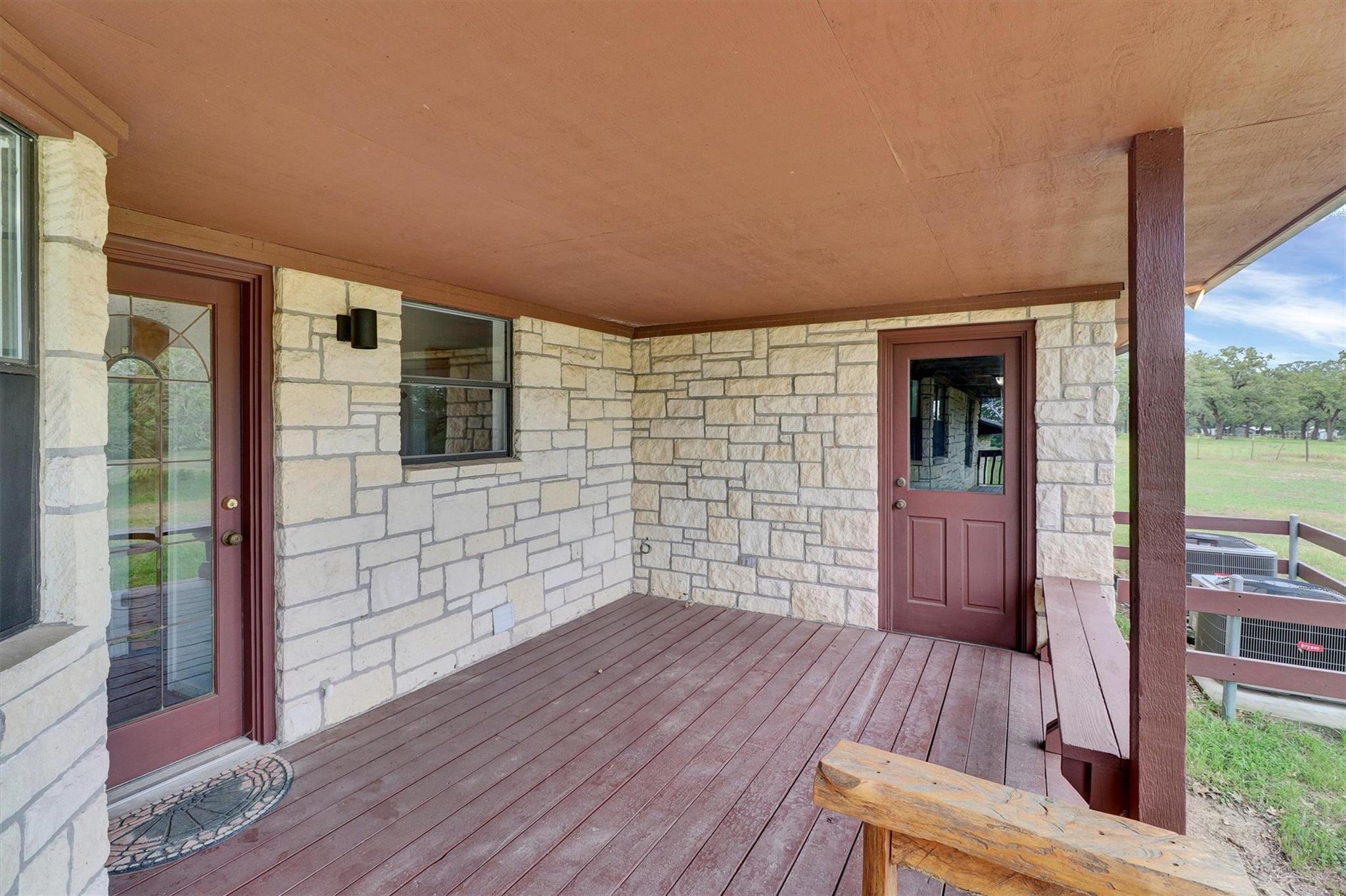 847 Highway 95 S, Smithville, TX 78957