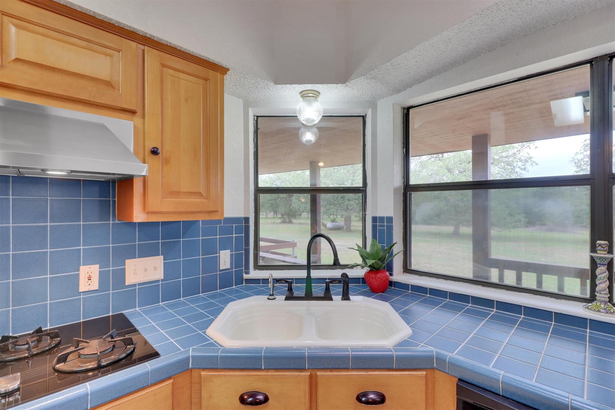 847 Highway 95 S, Smithville, TX 78957