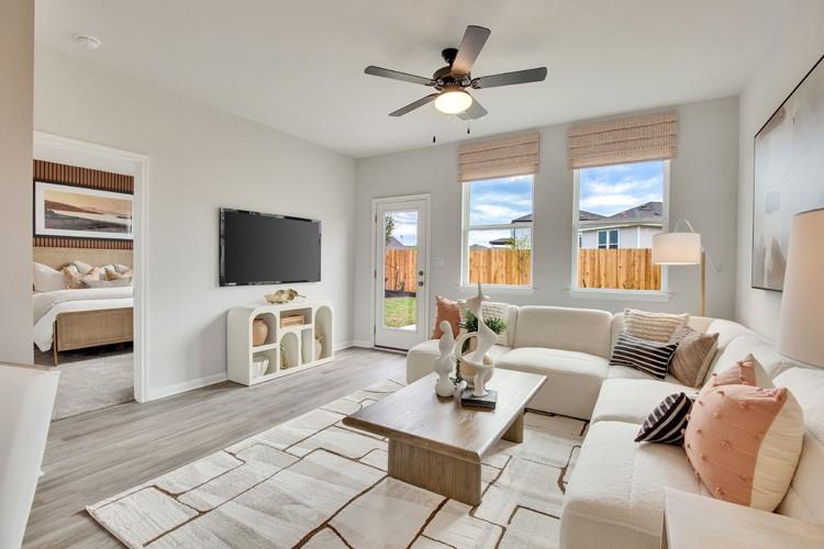 126 Two Bits Ln, Elgin, TX 78621