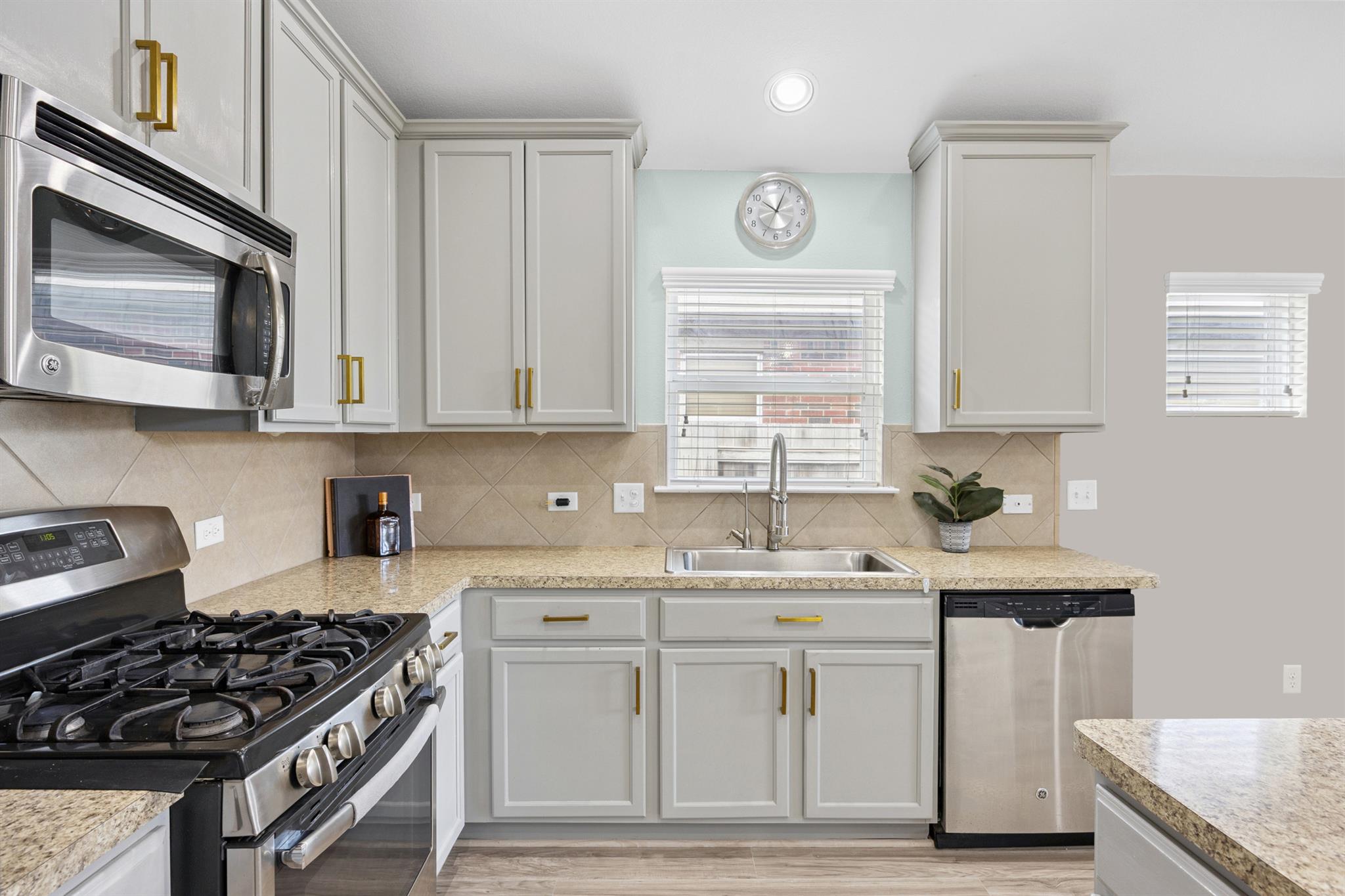 549 Pond View Pass, Buda, TX 78610