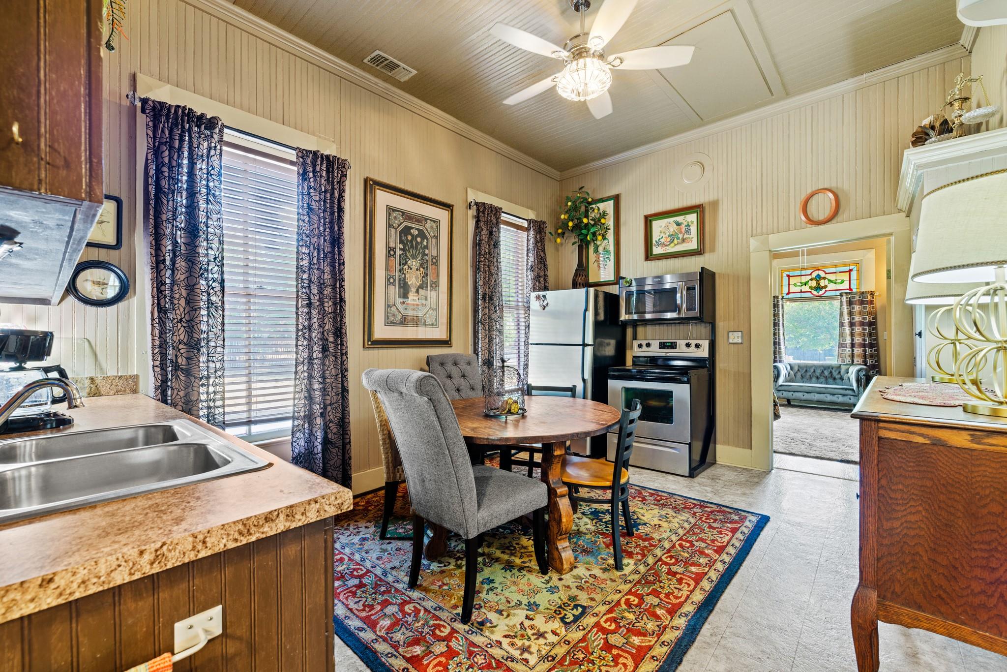 303 Austin St, Fredericksburg, TX 78624