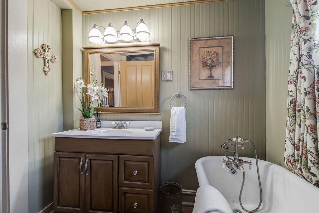 303 Austin St, Fredericksburg, TX 78624