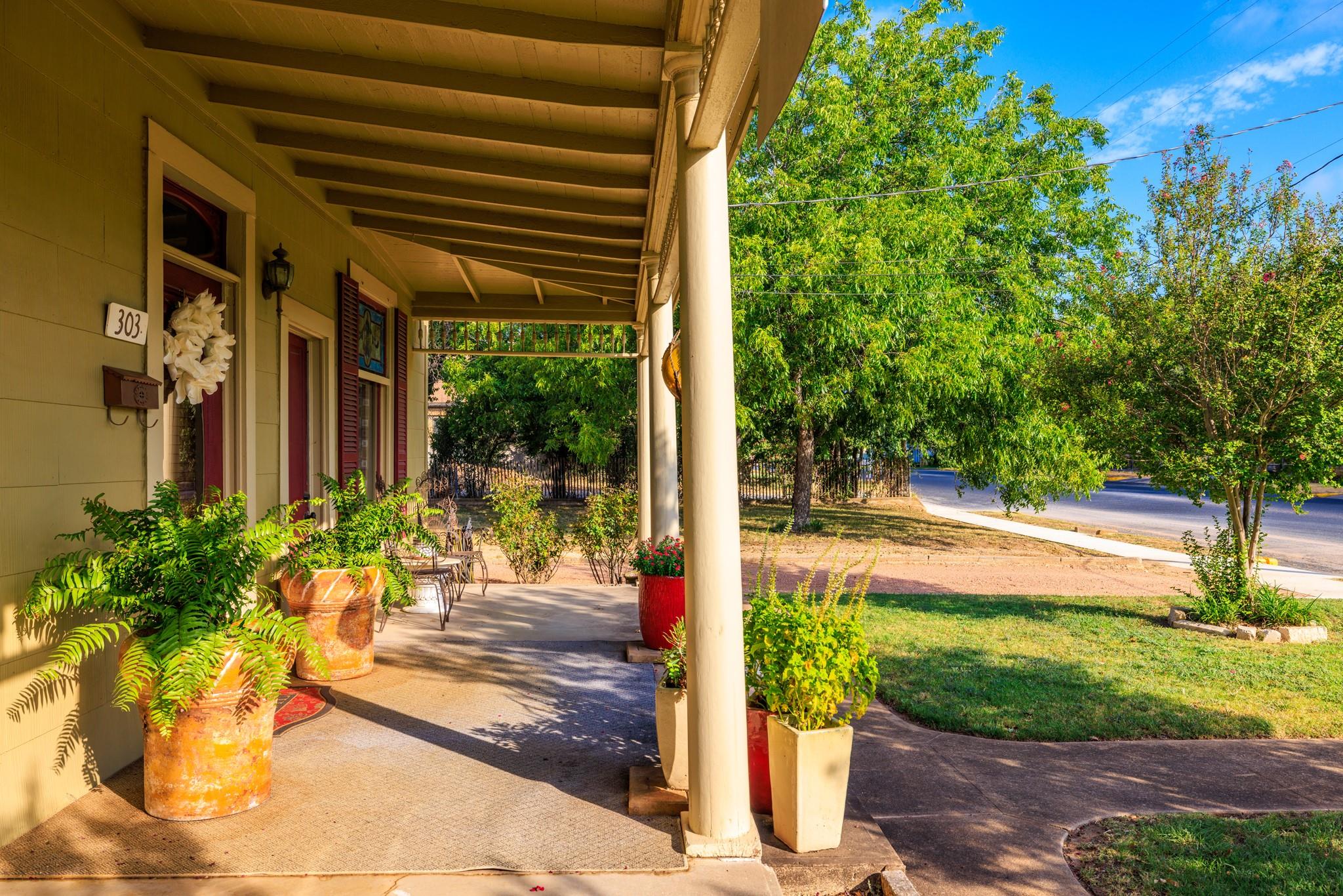 303 Austin St, Fredericksburg, TX 78624