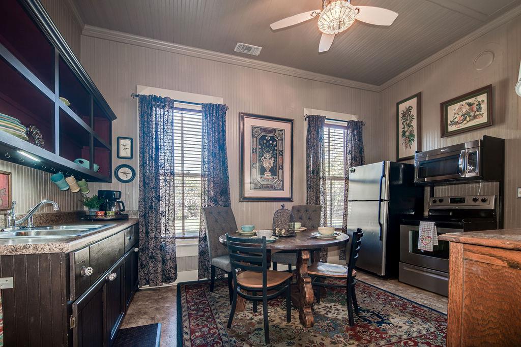 303 Austin St, Fredericksburg, TX 78624