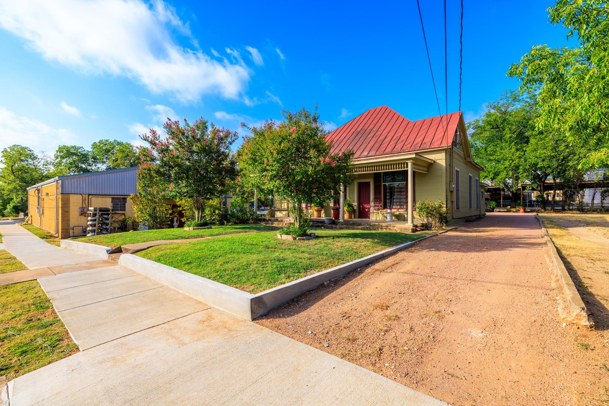 303 Austin St, Fredericksburg, TX 78624