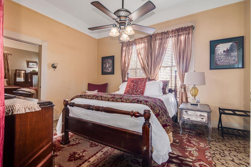 303 Austin St, Fredericksburg, TX 78624