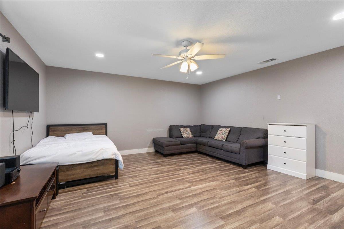 110 Hummingbird Ct, Cedar Creek, TX 78612