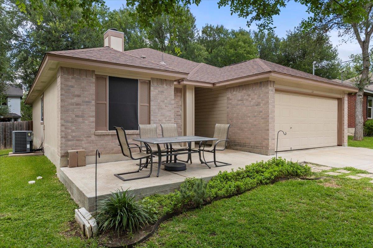 110 Hummingbird Ct, Cedar Creek, TX 78612