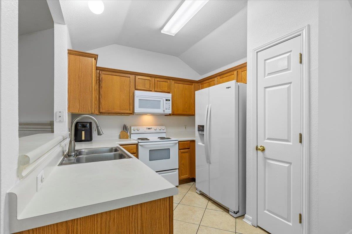 110 Hummingbird Ct, Cedar Creek, TX 78612
