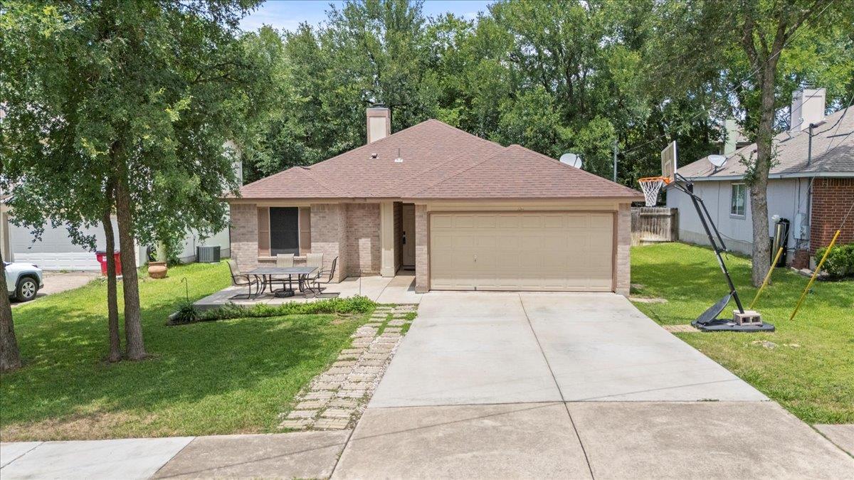 110 Hummingbird Ct, Cedar Creek, TX 78612