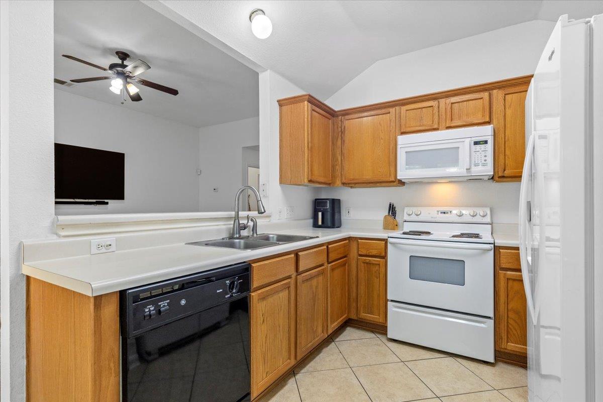 110 Hummingbird Ct, Cedar Creek, TX 78612