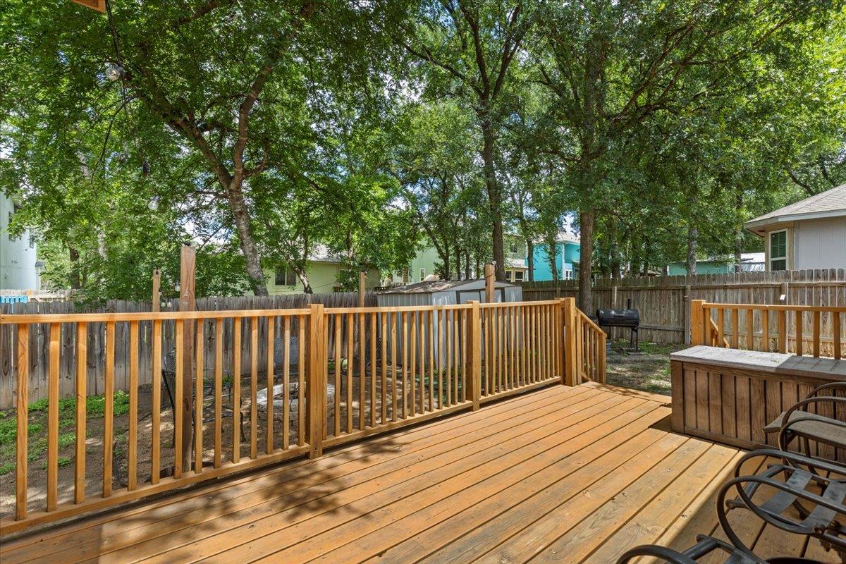 110 Hummingbird Ct, Cedar Creek, TX 78612
