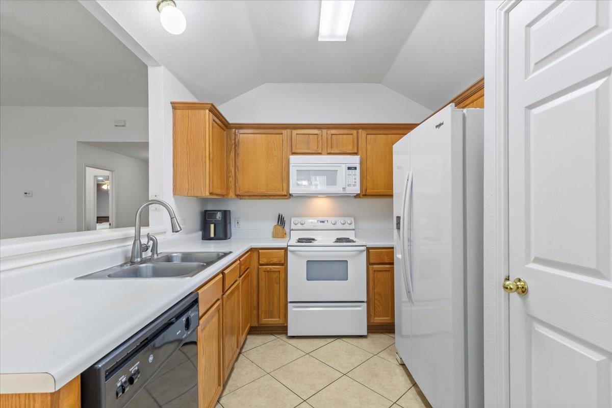 110 Hummingbird Ct, Cedar Creek, TX 78612
