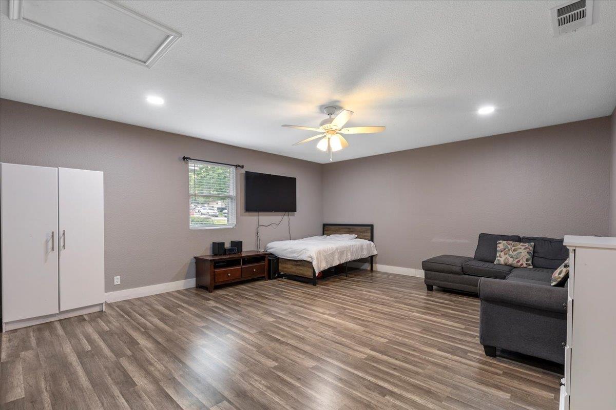 110 Hummingbird Ct, Cedar Creek, TX 78612