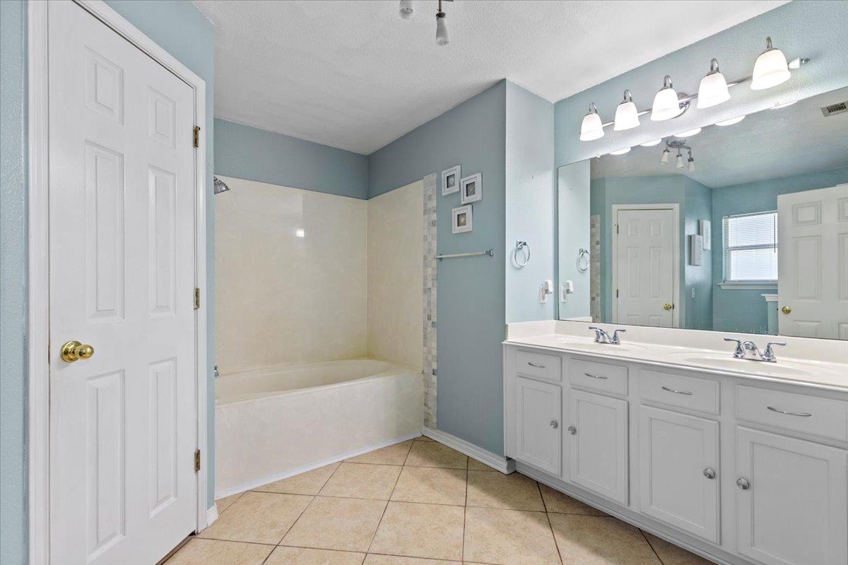 110 Hummingbird Ct, Cedar Creek, TX 78612