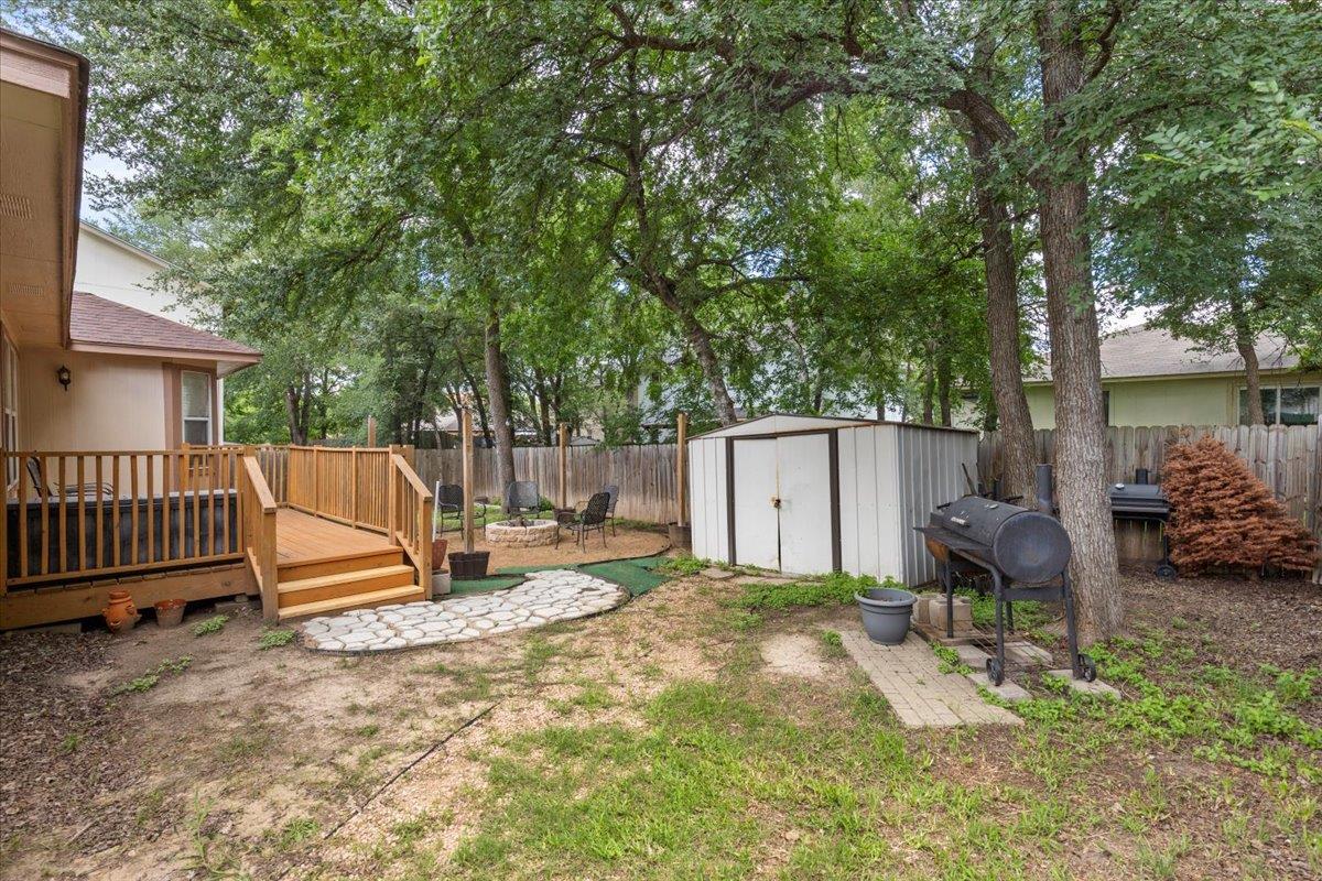110 Hummingbird Ct, Cedar Creek, TX 78612